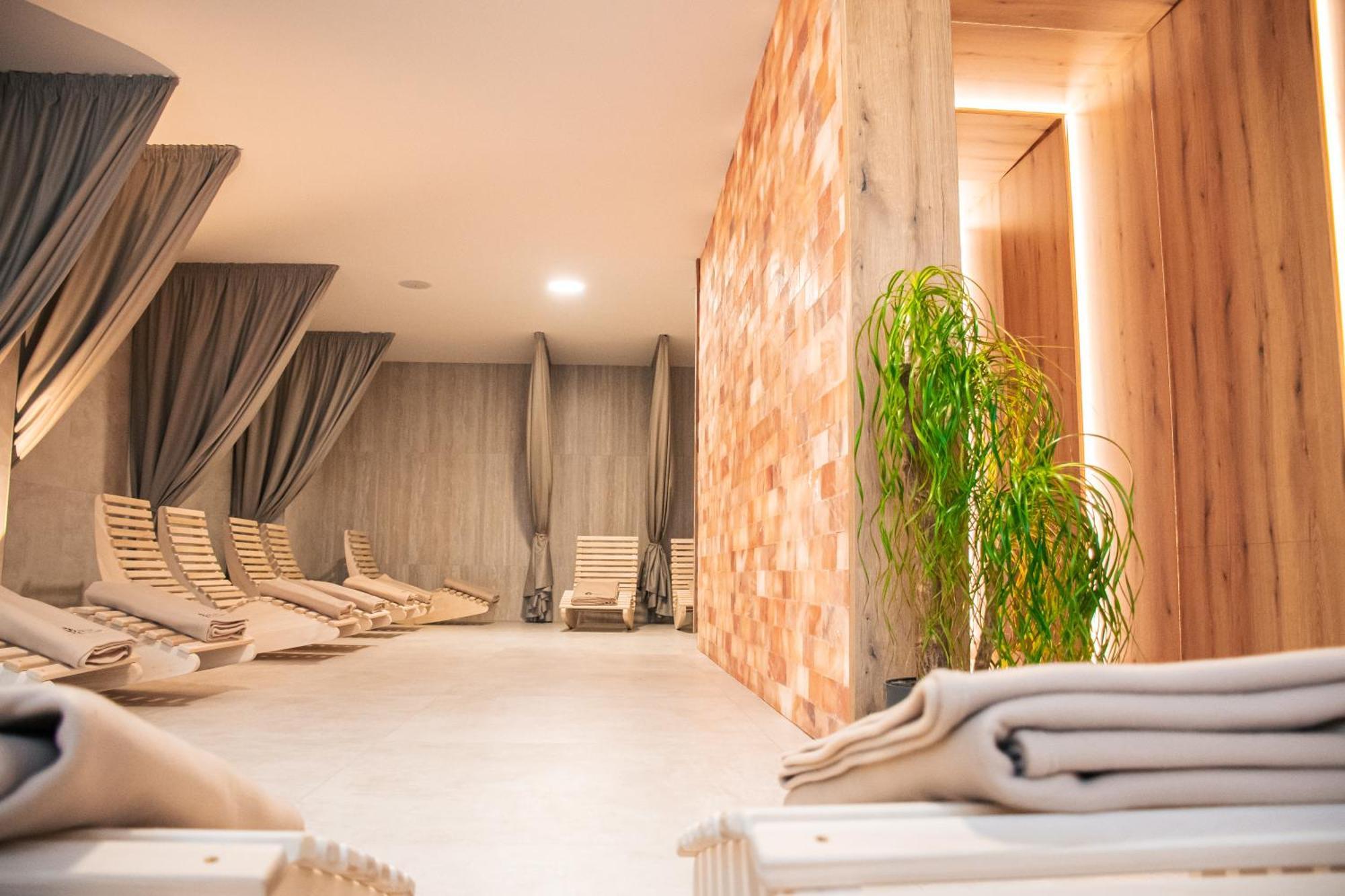 Rm Hotel Wellness & Congress Prievidza Exterior foto