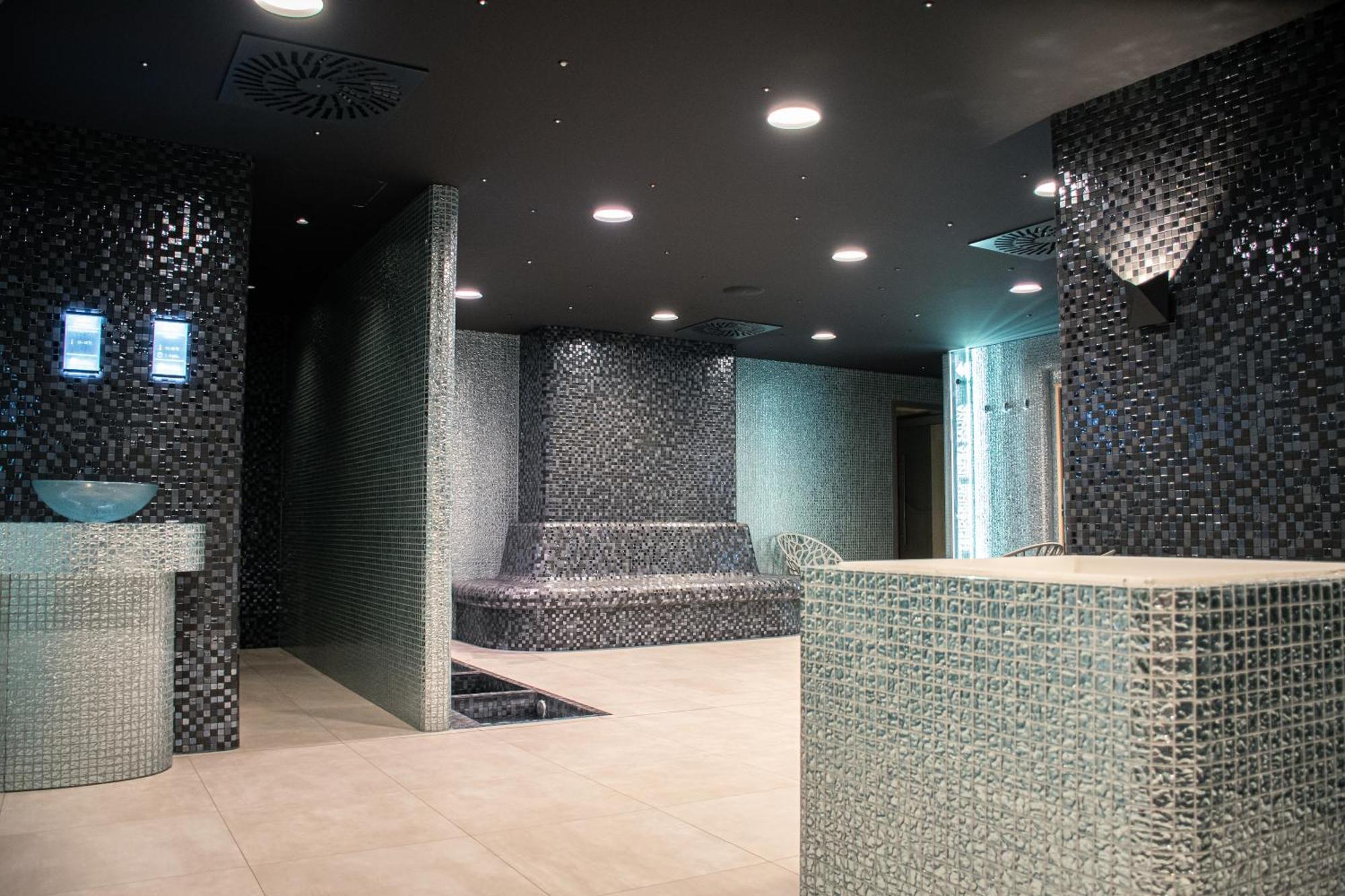 Rm Hotel Wellness & Congress Prievidza Exterior foto